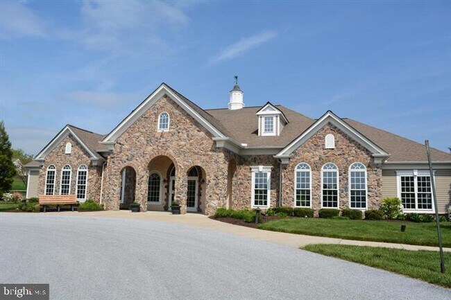 Building Photo - 1914 Cavalier Ln