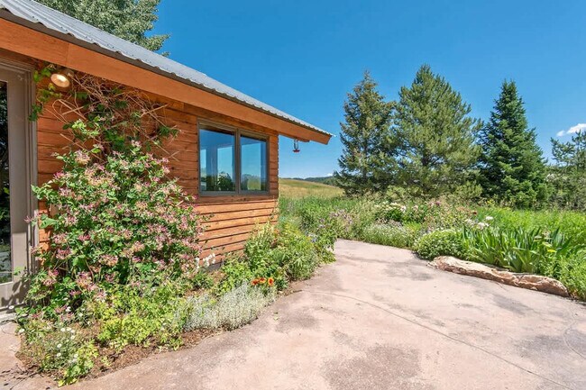 Building Photo - 10570 Rammell Mountain Rd