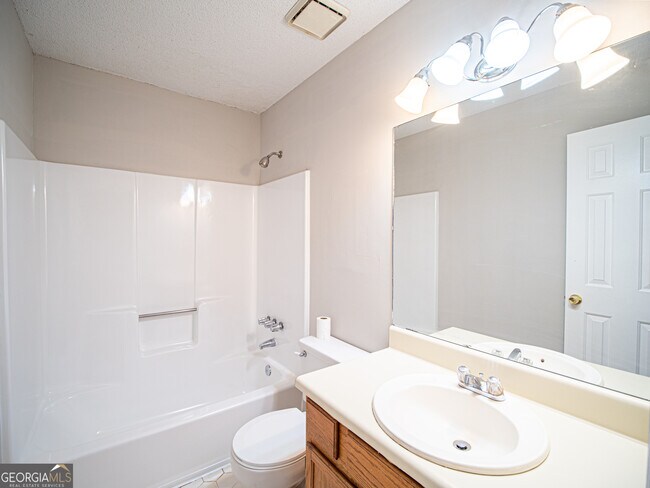 Building Photo - 4223 Lakes End Dr NW