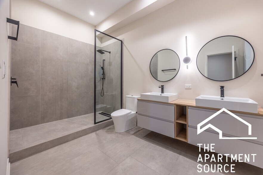 Building Photo - 3207 N Narragansett Ave