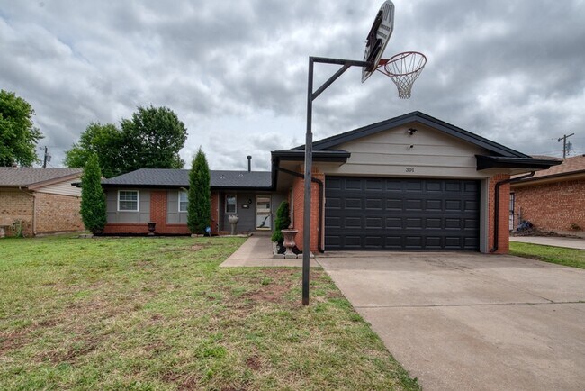 Building Photo - 301 Ellison St