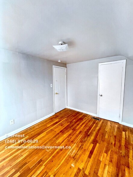 Building Photo - 3808 Seneca St