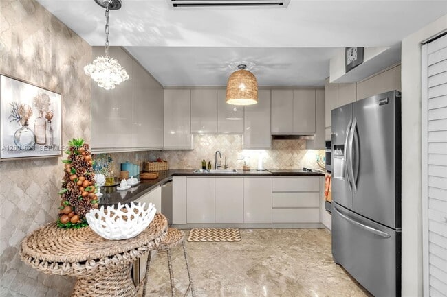 Building Photo - 55 Ocean Ln Dr