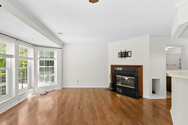 Building Photo - Spacious 1,440 SF Central West End Home with Garage Parking, Pool Access & Close to BJC/WashU