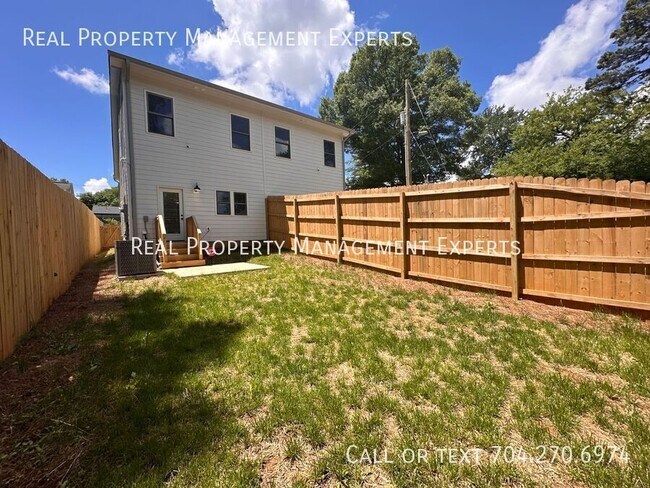 Building Photo - 2003 Ashley Rd
