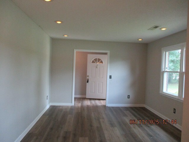 Building Photo - 2213 Rolling Hill Ln
