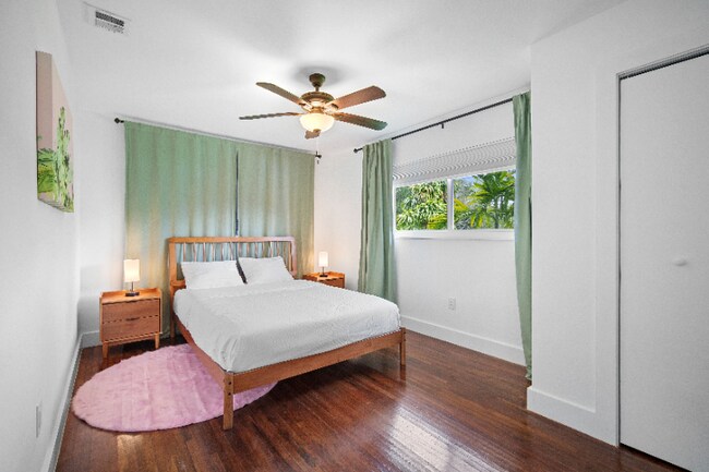 Building Photo - 13721 N Miami Ave
