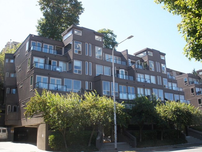 Building Photo - South Lake Union / Queen Anne Condo at the Lakewest