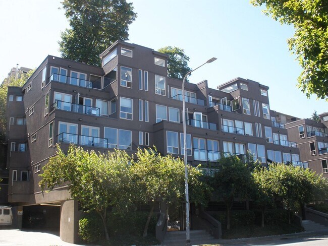 Building Photo - South Lake Union / Queen Anne Condo at the...