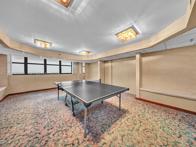 Building Photo - 2625 Collins Ave