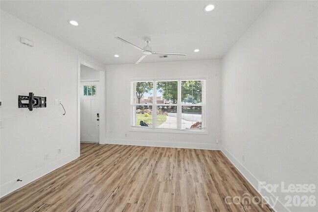 Building Photo - 1521 Walton Rd