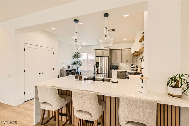 Building Photo - 2724 Mintlaw Ave