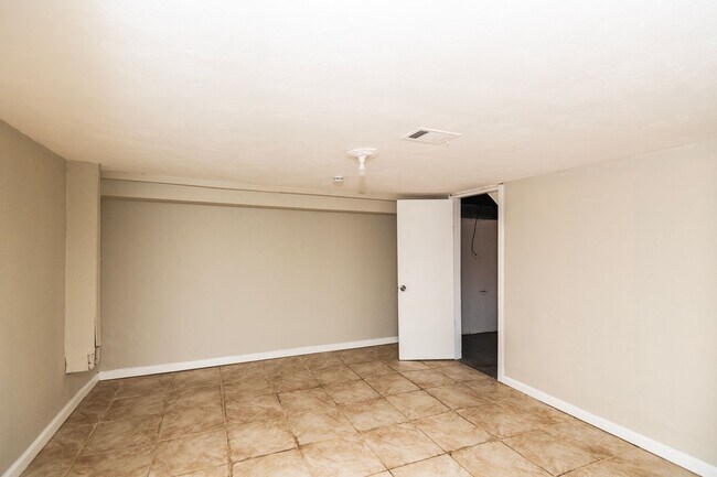 Building Photo - 8318-8320 Wabash Ave