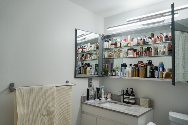 Building Photo - 1918 Brickell Ave