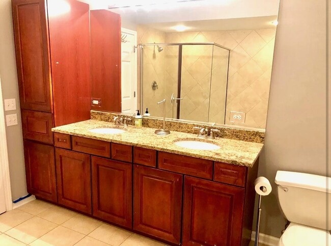 Building Photo - 5036 W Pensacola Ave