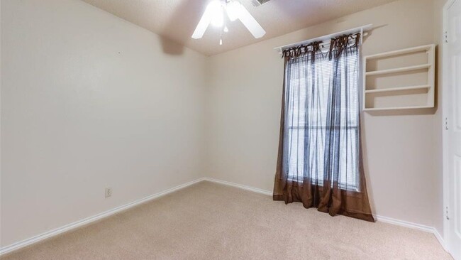 Building Photo - 7825 Silveridge Dr