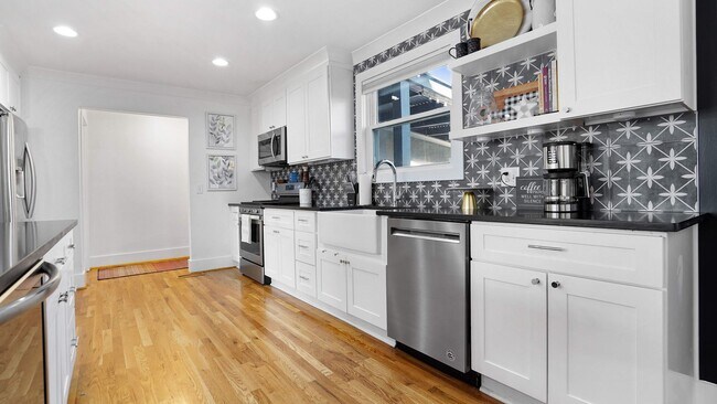 Building Photo - 307 Avondale Dr