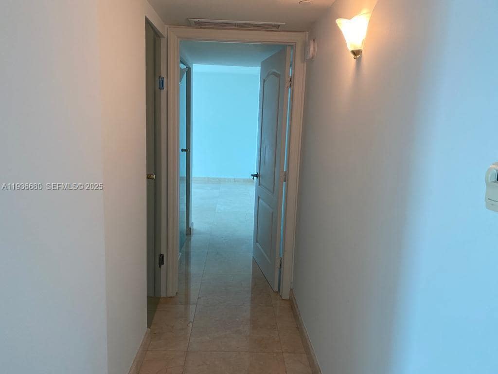 Building Photo - 2101 Brickell Ave