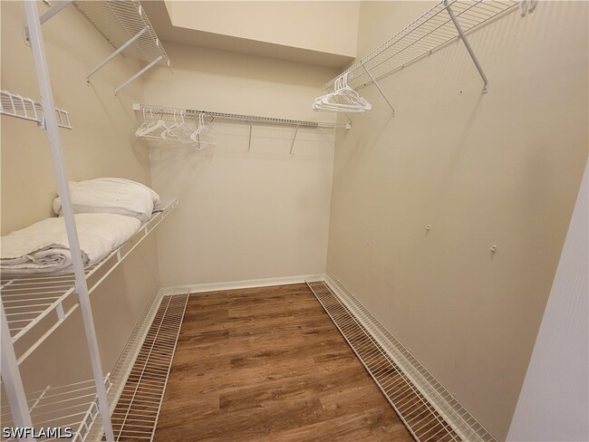 Building Photo - 4950 Deerfield Way