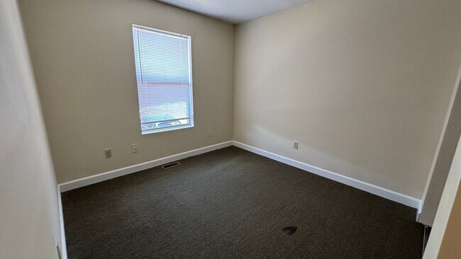 Building Photo - 133 Clover Valley Cir