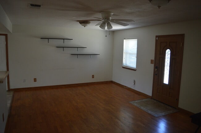 Building Photo - 411 Magnolia St