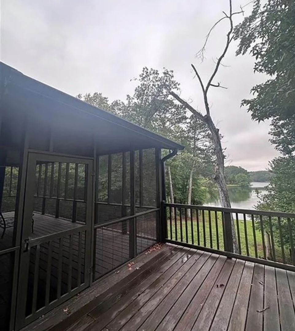 Building Photo - 5197 Woodmont Dr