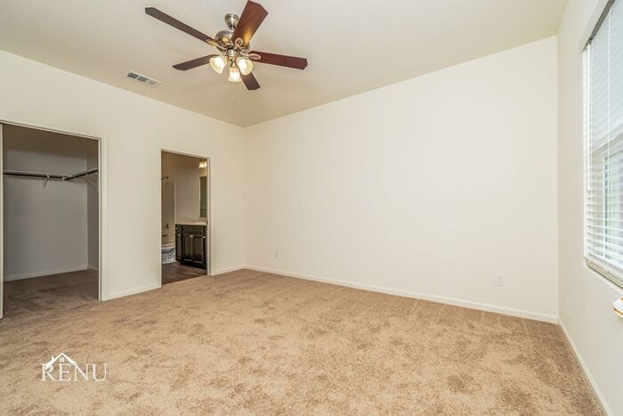 Building Photo - 527 London Dr
