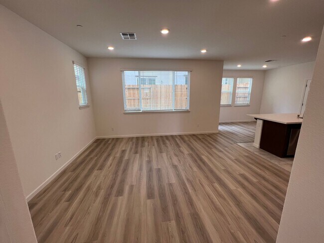 Building Photo - Beautiful 3 Bedroom Enclave at Folsom Ranch Home!