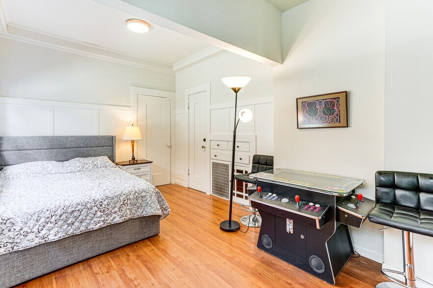 Building Photo - 1334 8th St