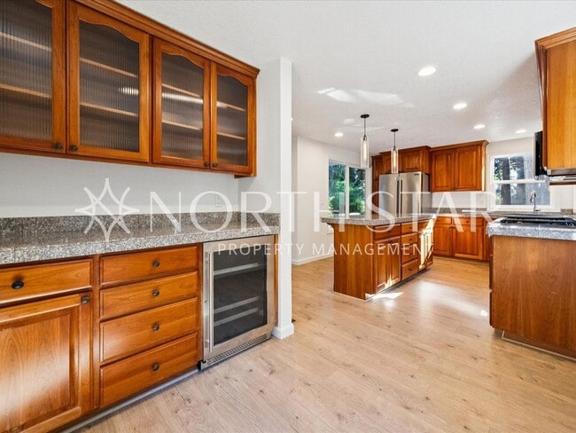 Building Photo - Lake Oswego Home for Lease – Fully Remodeled