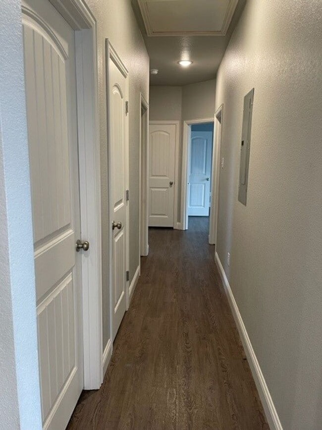 Building Photo - 4/2 - PETS WELCOME - WATER and LAWN includ...
