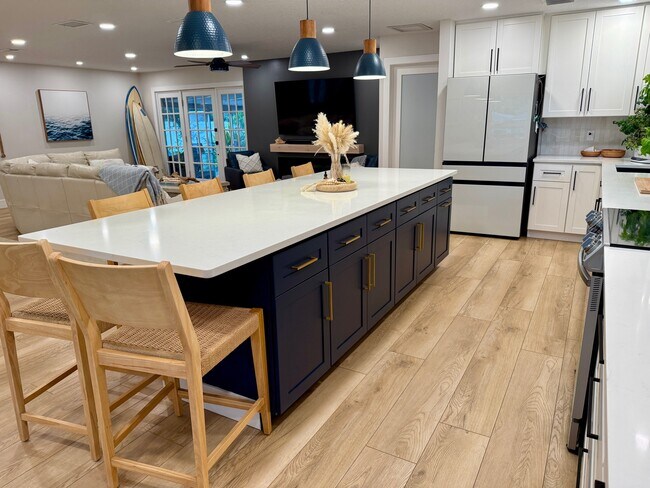 Building Photo - 1423 Appleton Ave