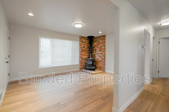 Building Photo - 351 E 4575 S