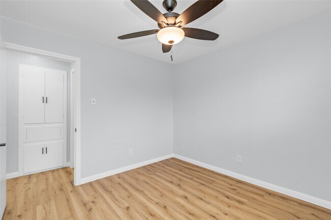 Building Photo - 11018 Long Gate Dr