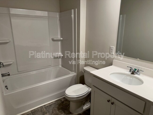 Building Photo - 488 Stoneybrook Dr