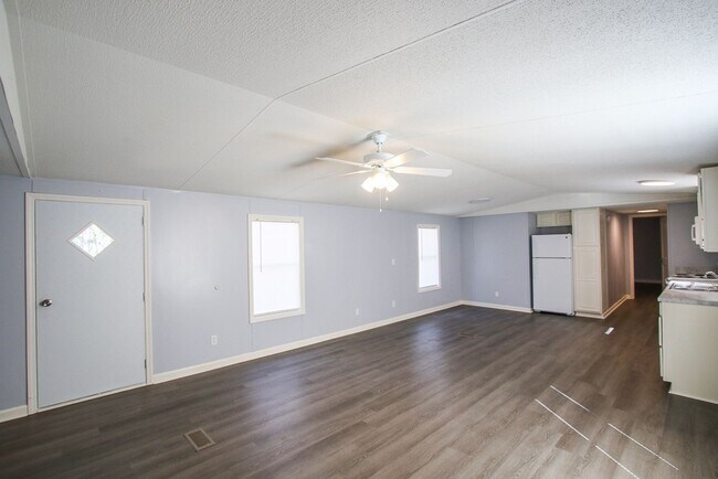 Building Photo - 351 Green Oaks Ct