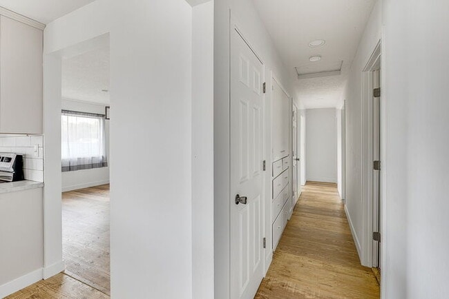 Building Photo - 2030 Ocean Beach Pl