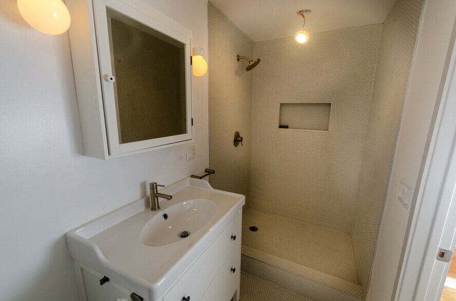 Building Photo - 9801 Shadow Island Dr