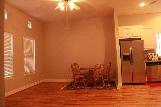 Building Photo - 3703 Main Poplar Dr