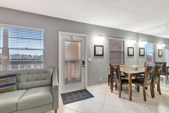 Building Photo - 4049 Wolverton C