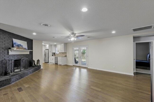 Building Photo - 6244 Trail Lake Dr