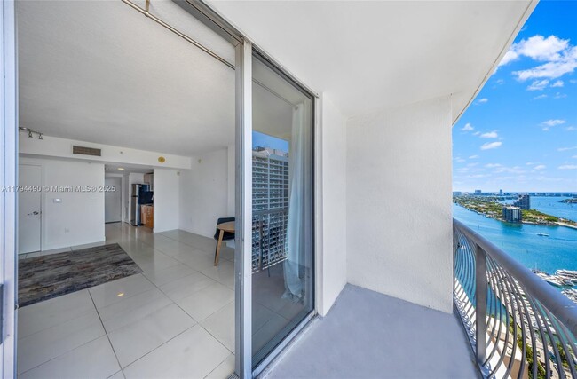 Building Photo - 1750 N Bayshore Dr