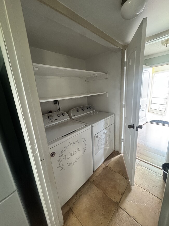 Building Photo - 3135 Shady Dell Ln