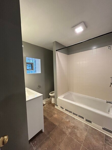 Building Photo - 2900 S Quinn St