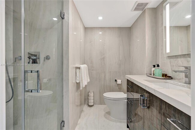 Building Photo - 100 Sunrise Ave