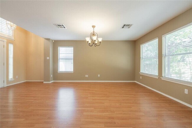 Building Photo - No Carpet! Tons of Space! Beautiful backyard with large covered patio!