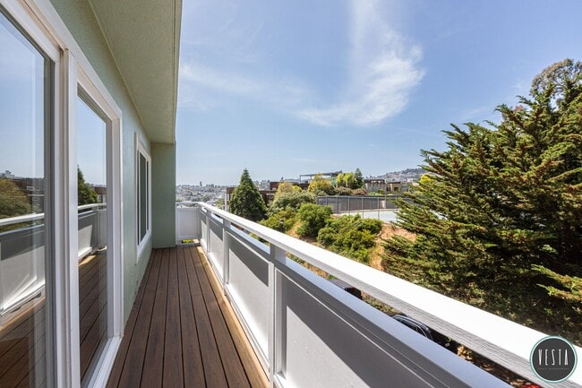 Building Photo - Mid-Century Gem with Iconic Views in Coron...