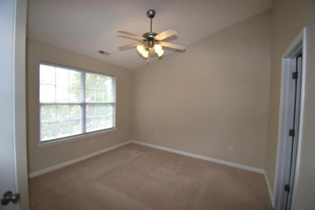 Building Photo - 1077 Woodglen Ln