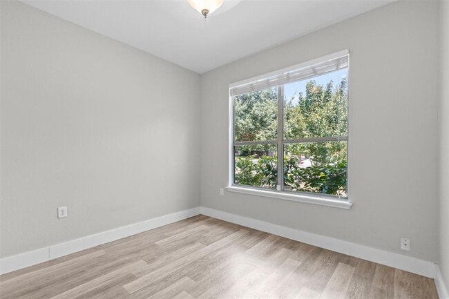 Building Photo - 5501 S Hearsey Dr
