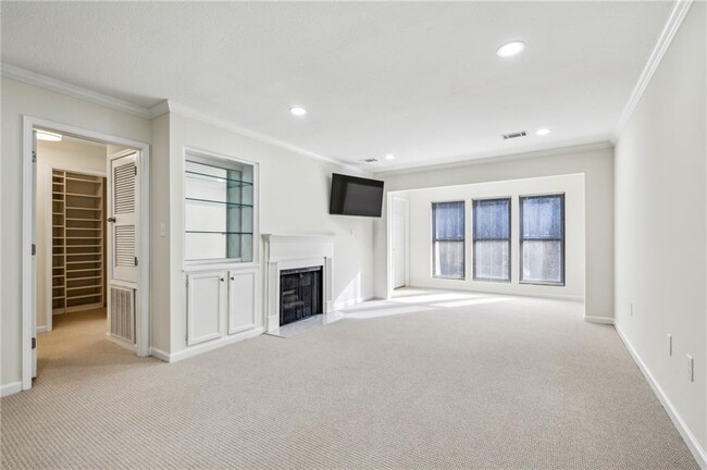 Building Photo - 24308 Plantation Dr NE